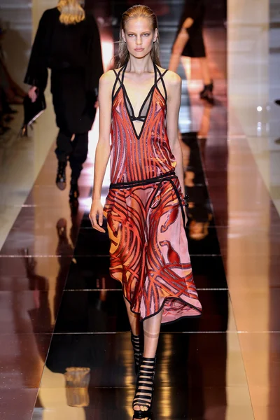Look 3